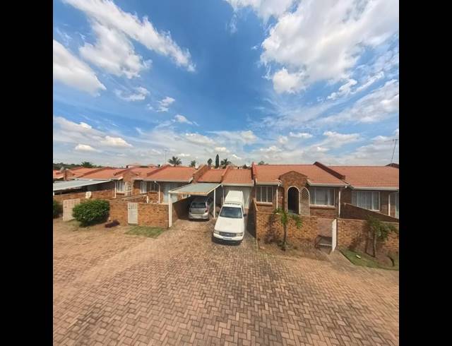 2 BEDROOM TOWNHOUSE FOR SALE IN NORKEM PARK